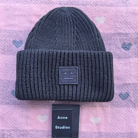 Women's Black Beanie Hat - Picture 2 of 6